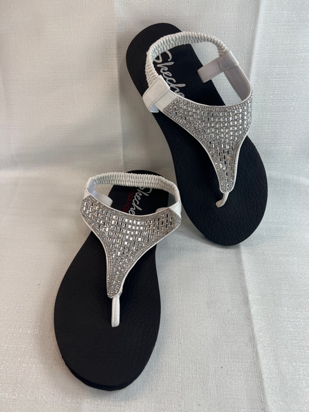 Skechers yoga foam sandal